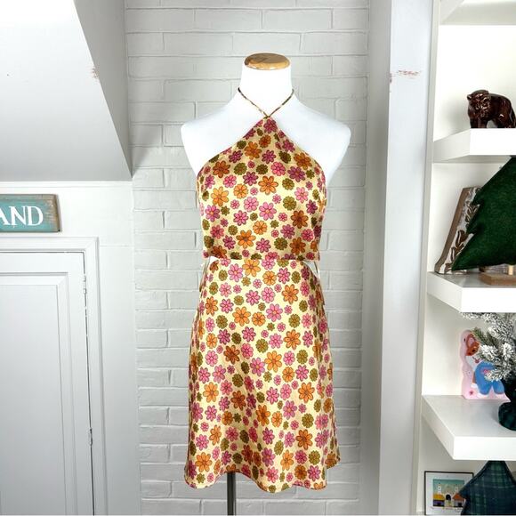 NWT Cotton Candy Retro Floral Halter Neck Cut Out Mini Dress Size M - Picture 1 of 12